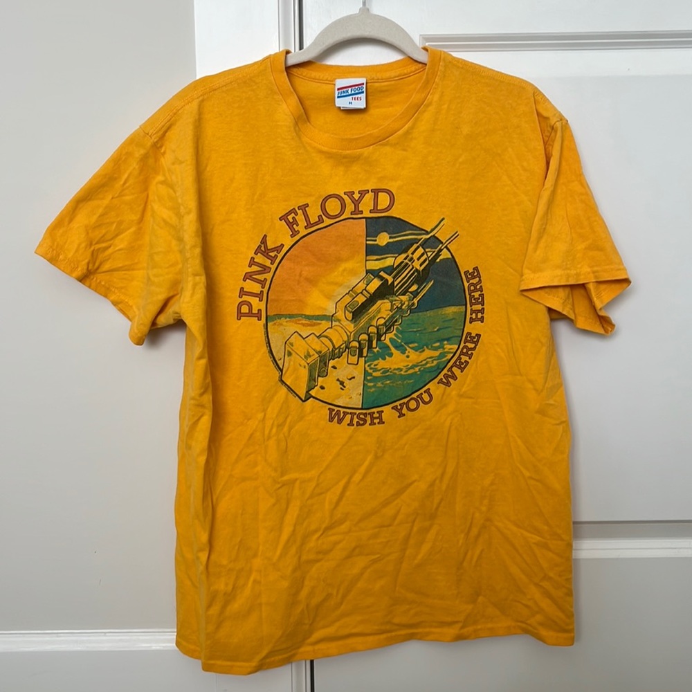 Graphic tee